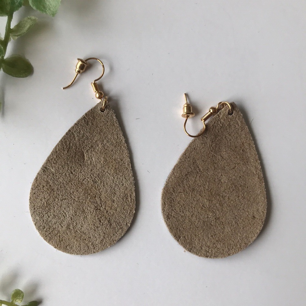 NWT leopard print black brown leather earrings - Picture 4 of 6